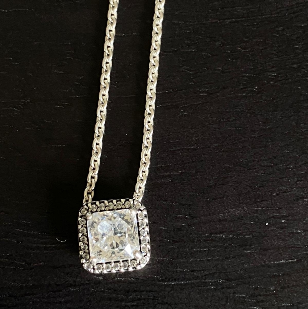 NEW Sparkling Halo Pandora Necklace